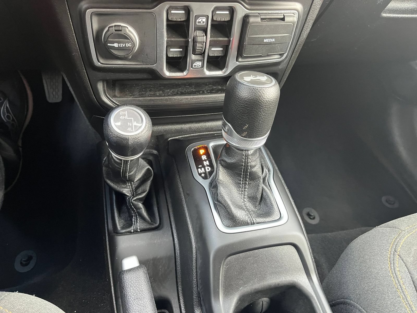 Used 2025 Jeep Wrangler Unlimited Sahara AWD/4WD image 40