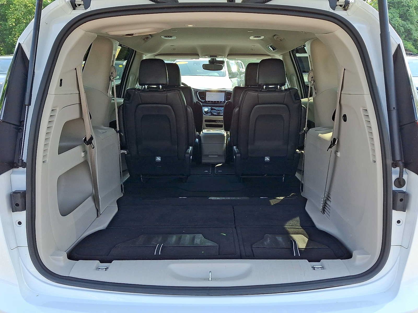 Certified 2023 Chrysler Pacifica Touring-L FWD image 31