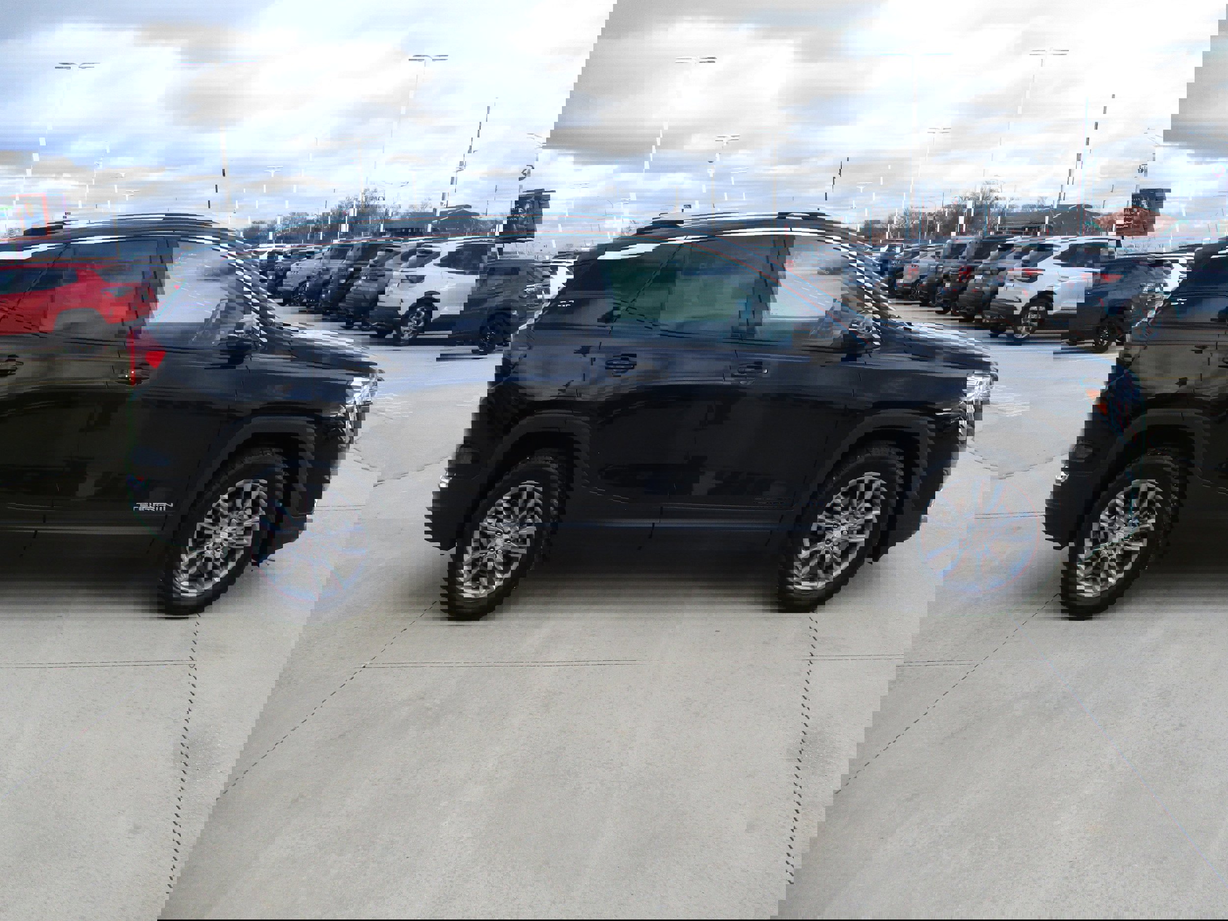 Used 2024 GMC Terrain SLT image 8