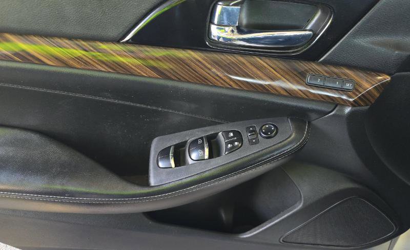 Used 2017 Nissan Maxima Platinum image 9