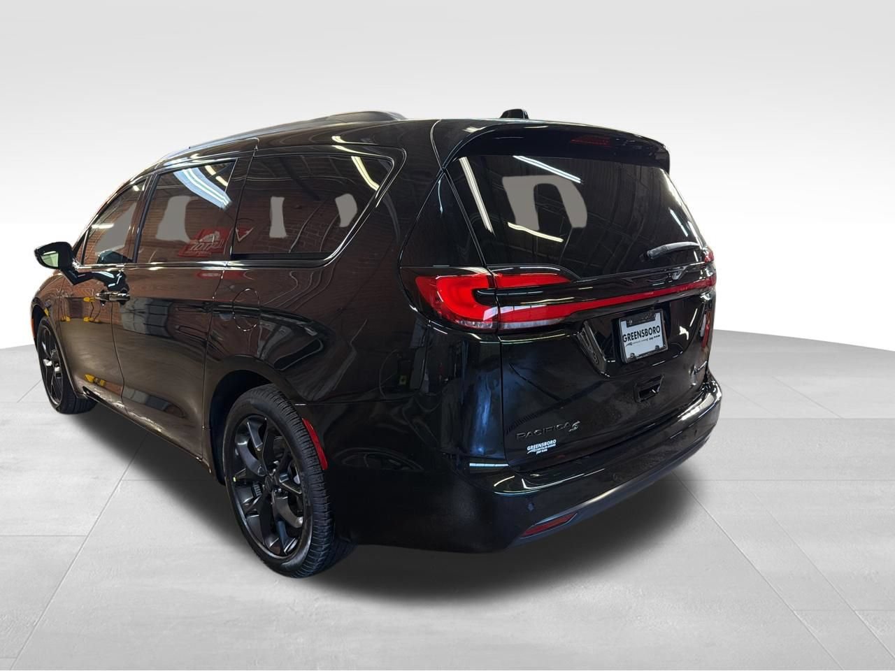 New 2027 Chrysler Pacifica Limited w/ S Appearance Package FWD image 3