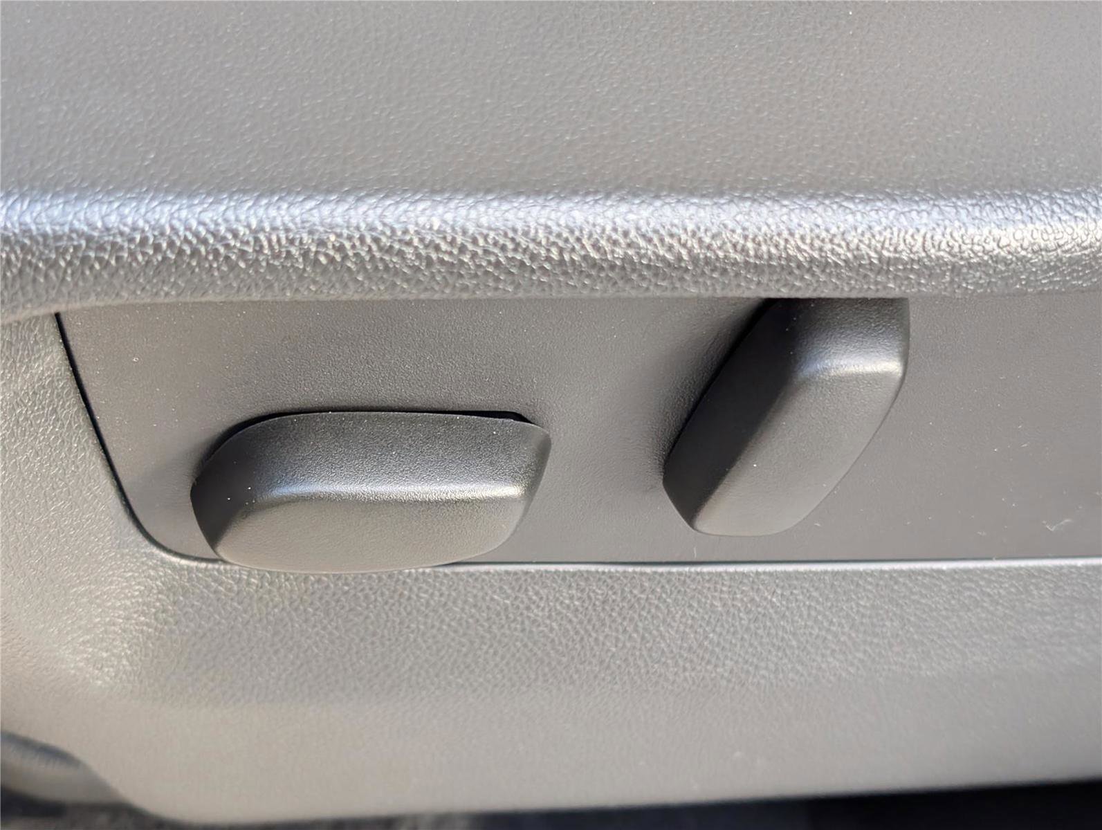 Used 2023 Buick Envision Avenir image 23