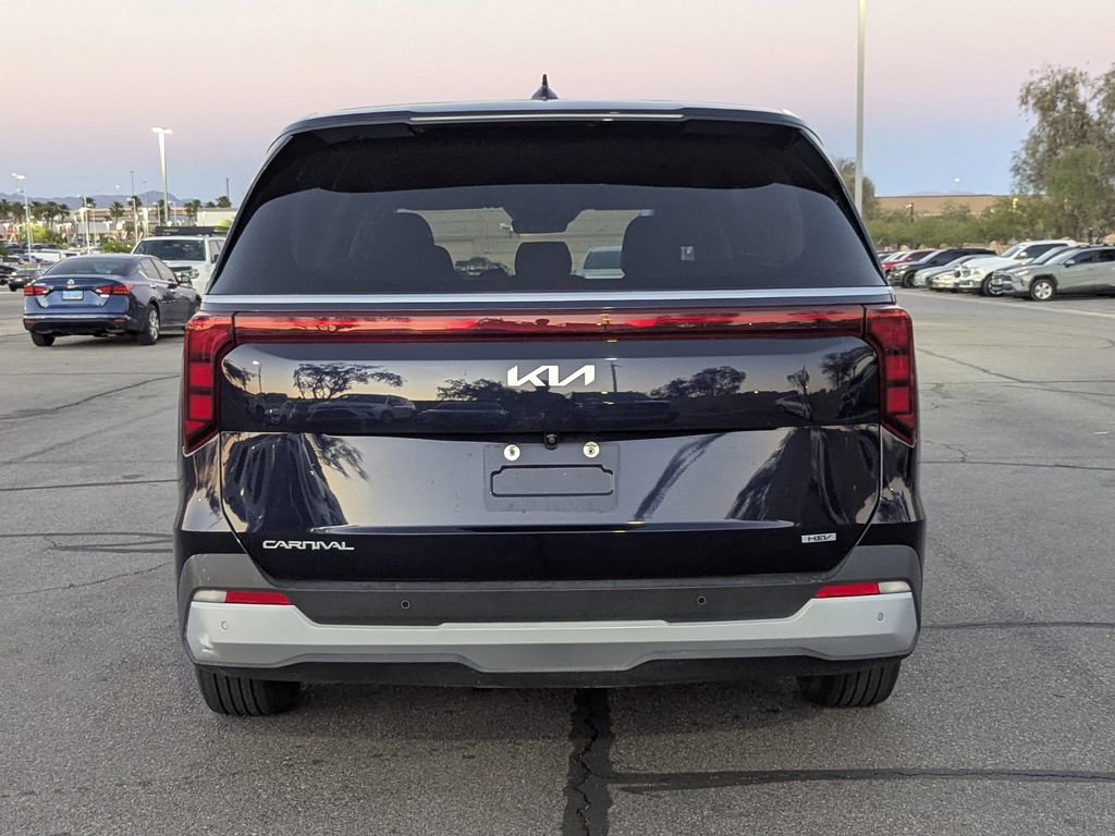 Used 2025 Kia Carnival LXS FWD image 5