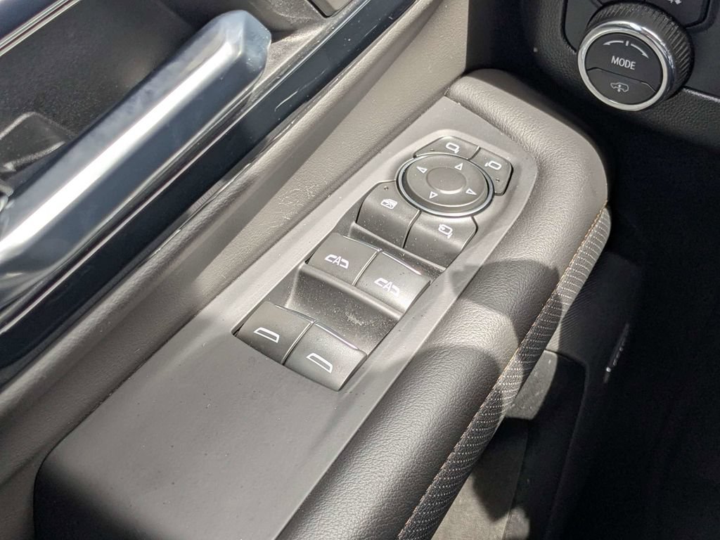 Used 2025 Chevrolet Suburban High Country AWD/4WD image 21