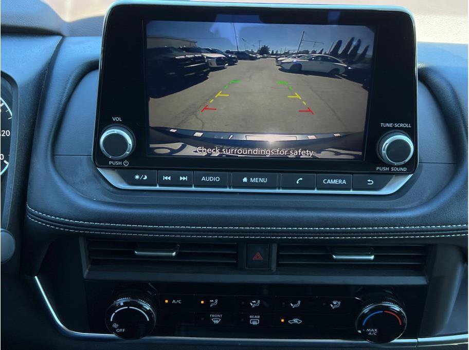 Used 2023 Nissan Rogue S FWD image 15