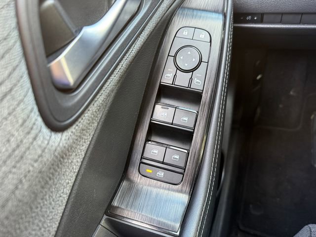 Used 2022 Nissan Rogue SV image 18