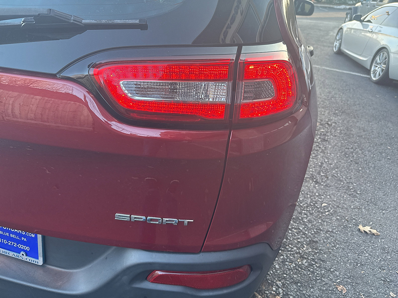 Used 2016 Jeep Cherokee Sport image 23