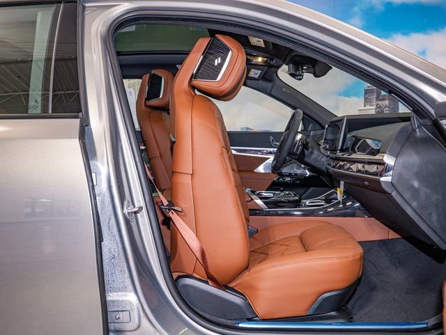 Used 2026 BMW 740i xDrive w/ Premium Package image 21