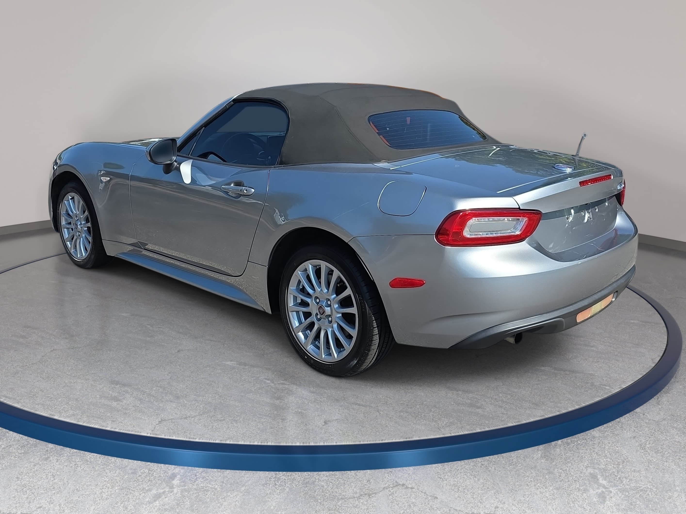 Used 2017 FIAT 124 Spider Classica RWD image 8