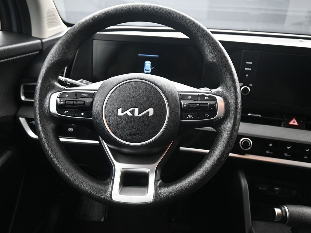 Used 2025 Kia Sportage LX FWD image 3