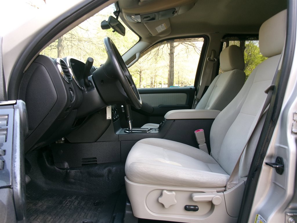 Used 2008 Ford Explorer Sport Trac XLT RWD image 13