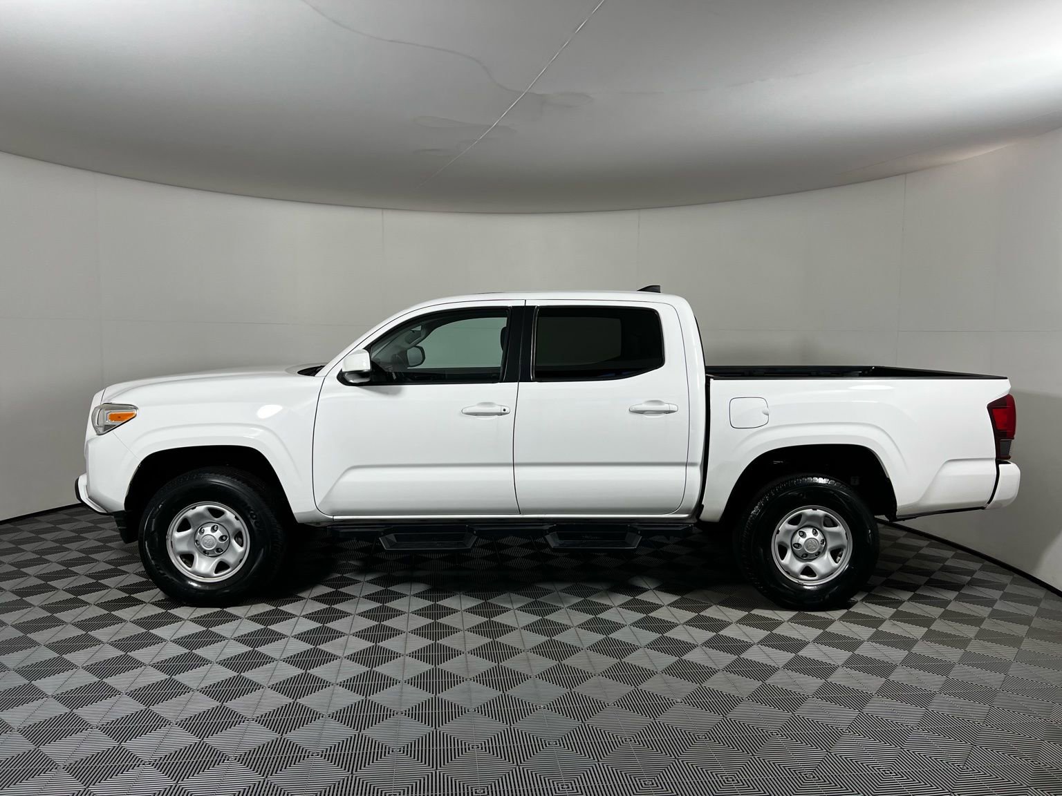 Used 2019 Toyota Tacoma SR w/ SR Convenience Package image 8