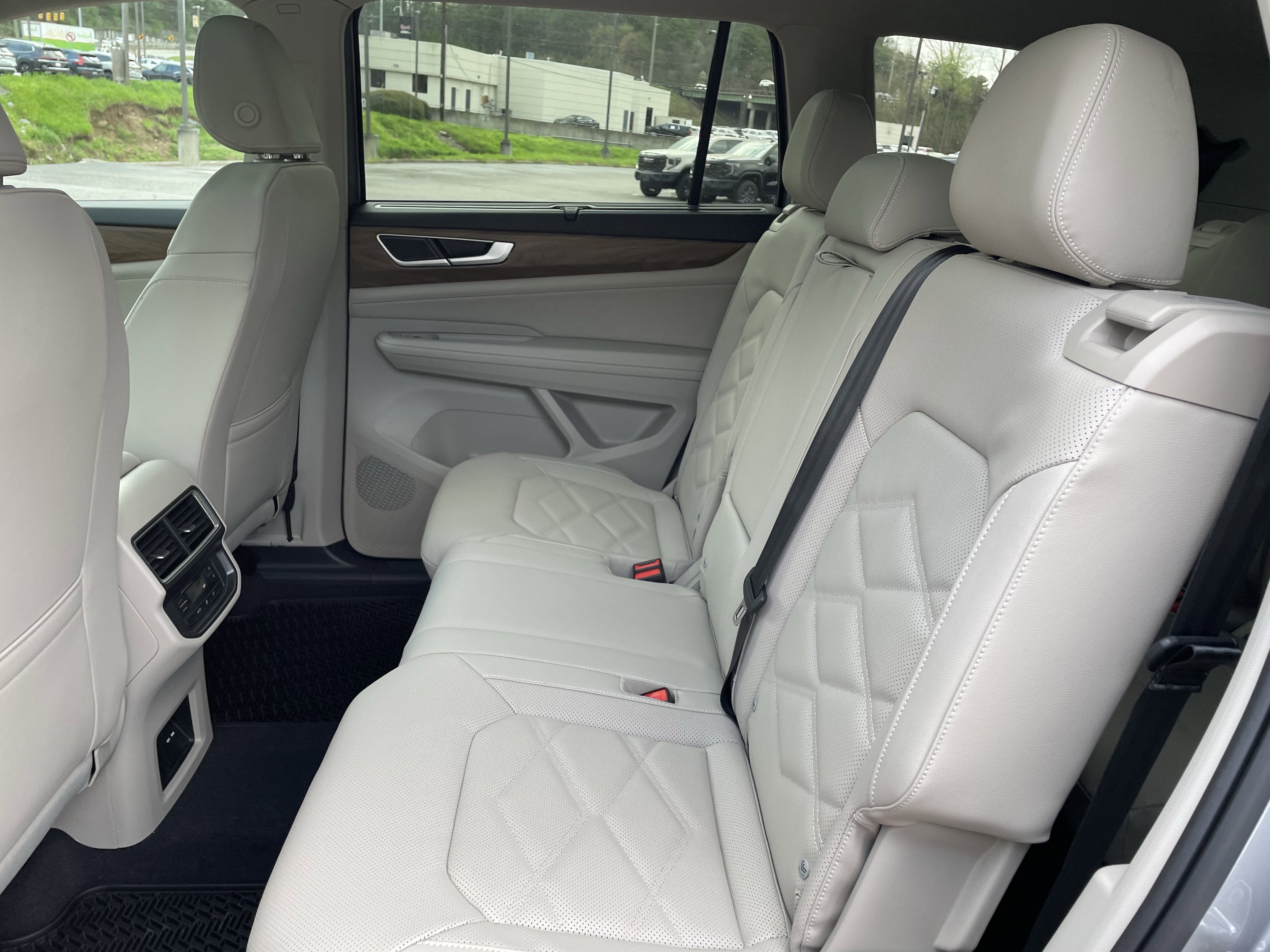 New 2026 Volkswagen Atlas SE image 13