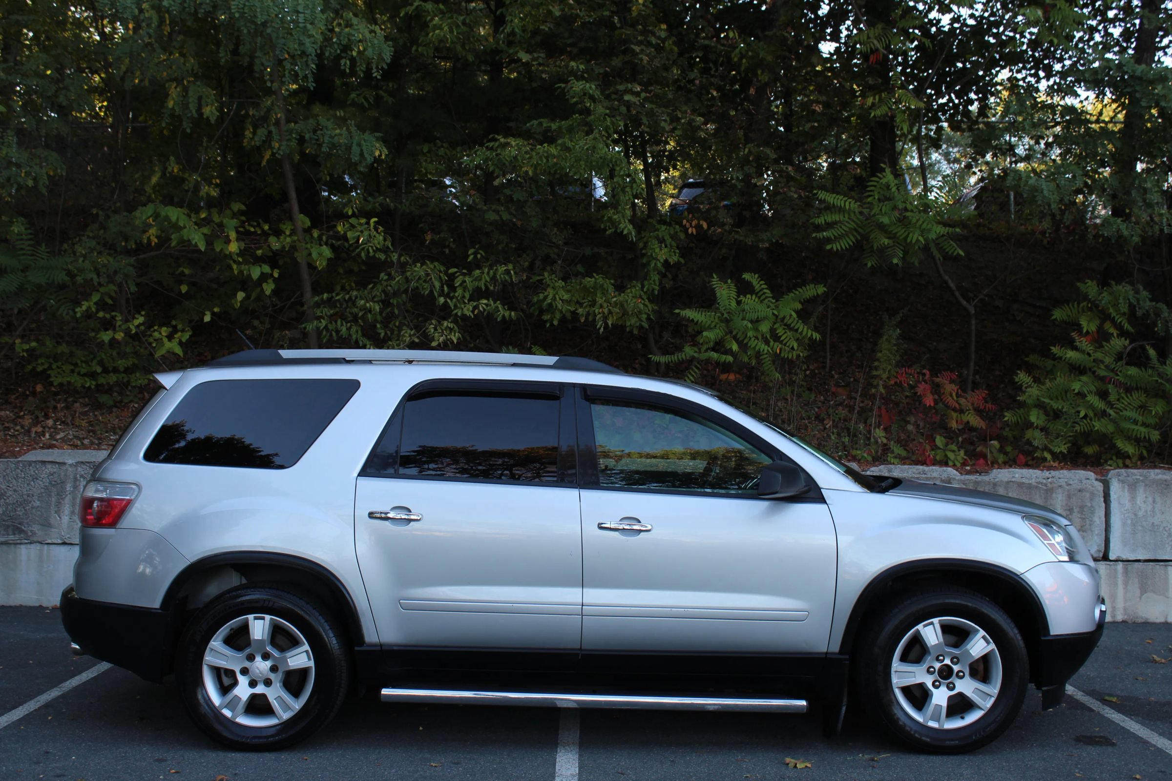 Used 2010 GMC Acadia SLE AWD/4WD image 5