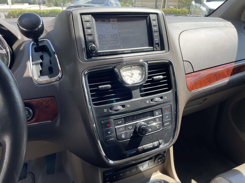 Used 2012 Chrysler Town & Country Limited FWD image 23