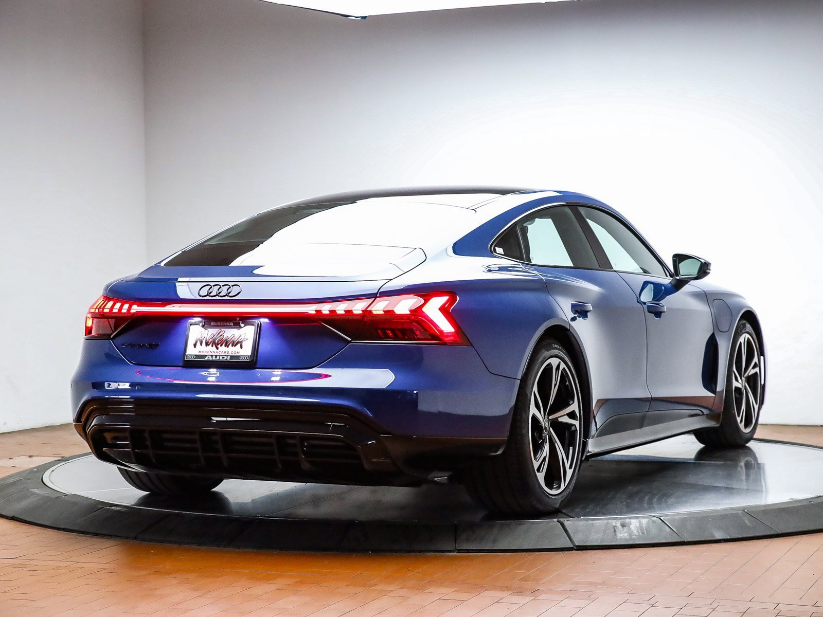 Used 2024 Audi e-tron GT Premium Plus image 15