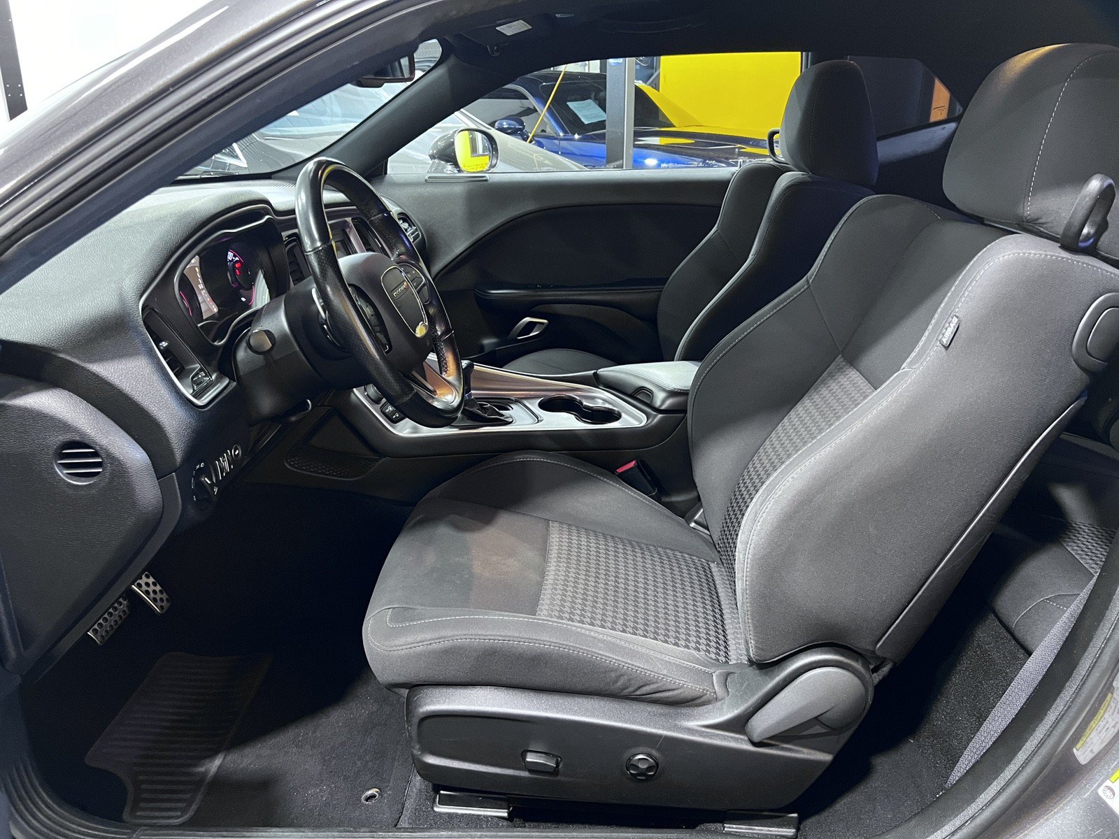 Used 2019 Dodge Challenger R/T w/ Driver Convenience Group RWD image 15