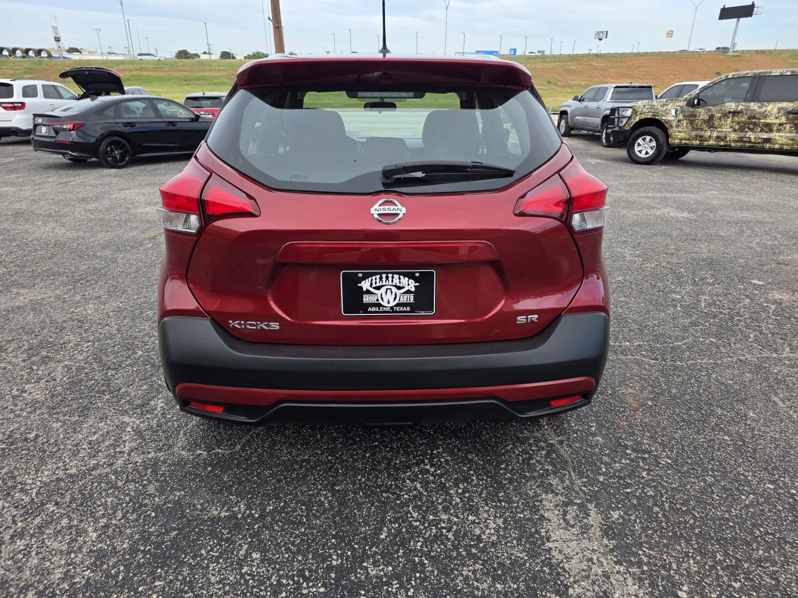 Used 2018 Nissan Kicks SR FWD image 6