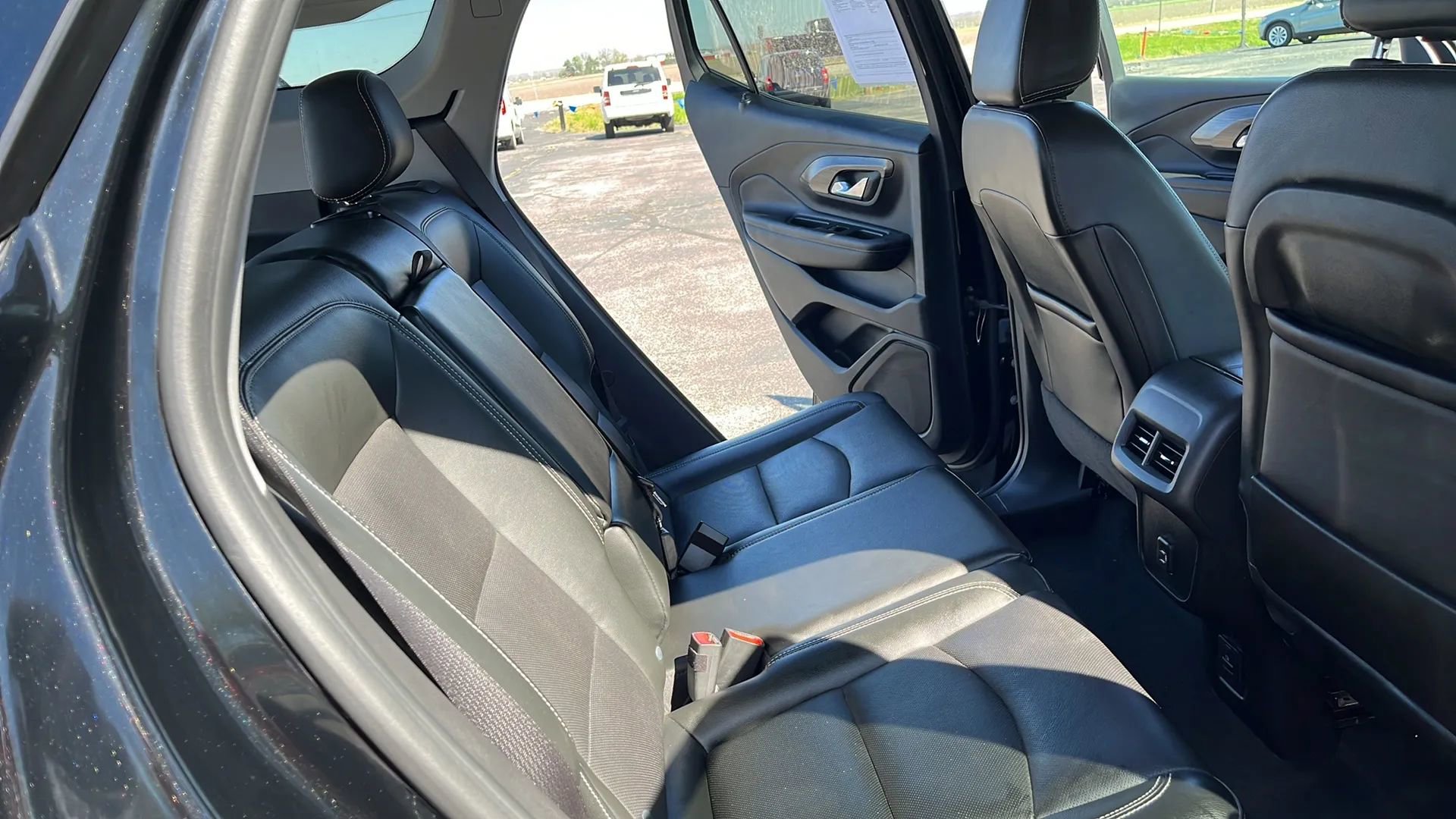 Used 2022 GMC Terrain SLT w/ Tech Package image 21