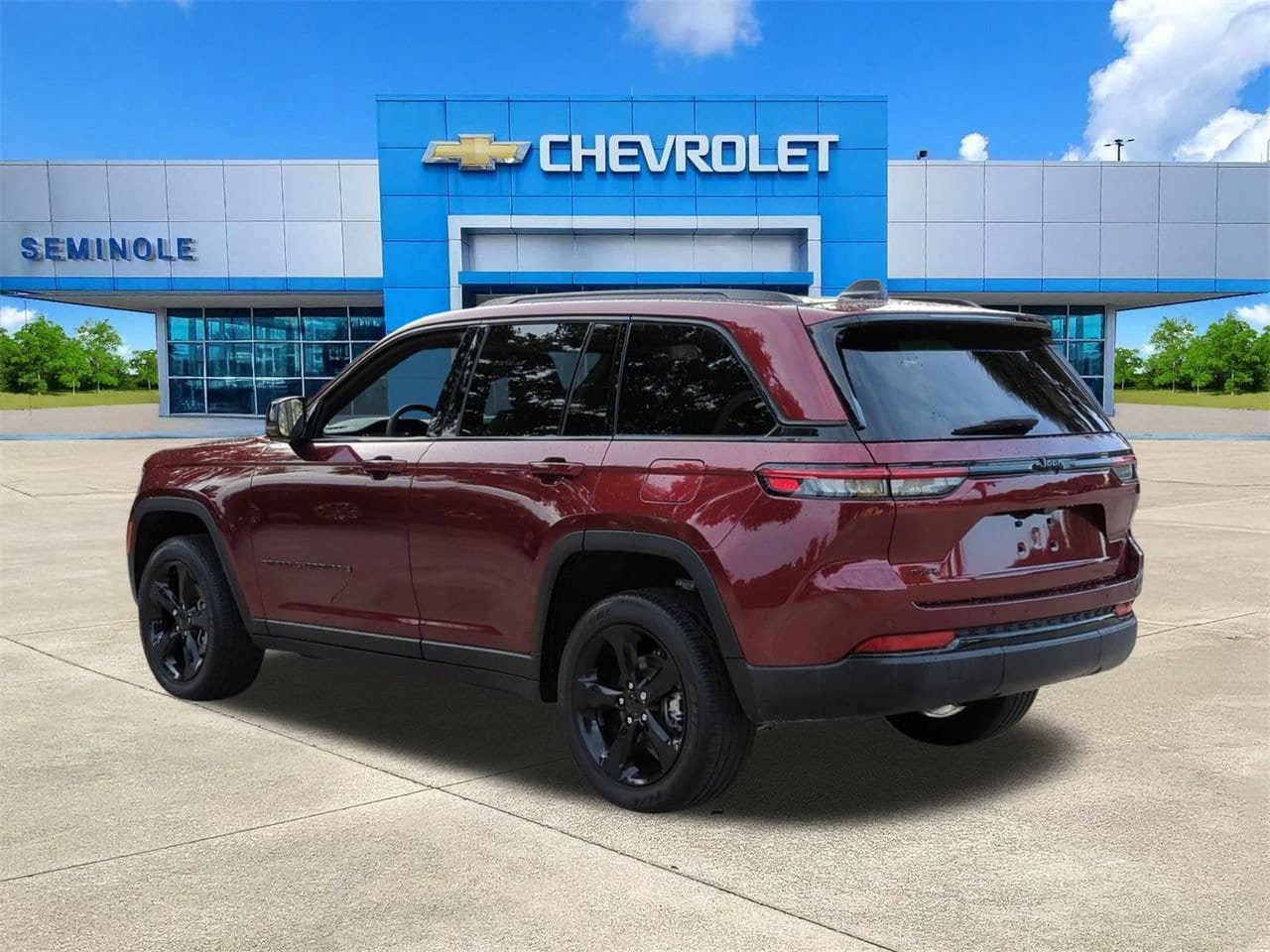 Used 2024 Jeep Grand Cherokee Altitude AWD/4WD image 3