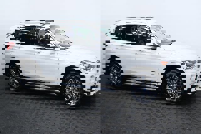 Used 2017 BMW X1 xDrive28i image 3