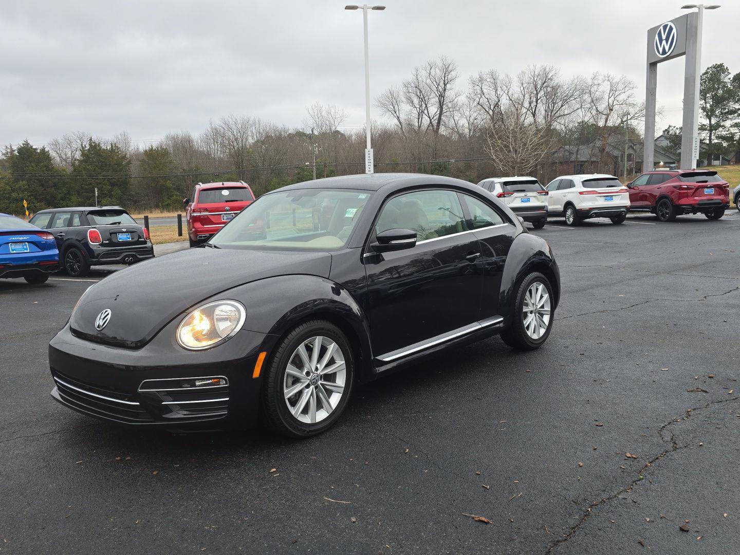 Used 2019 Volkswagen Beetle 2.0T SE image 3