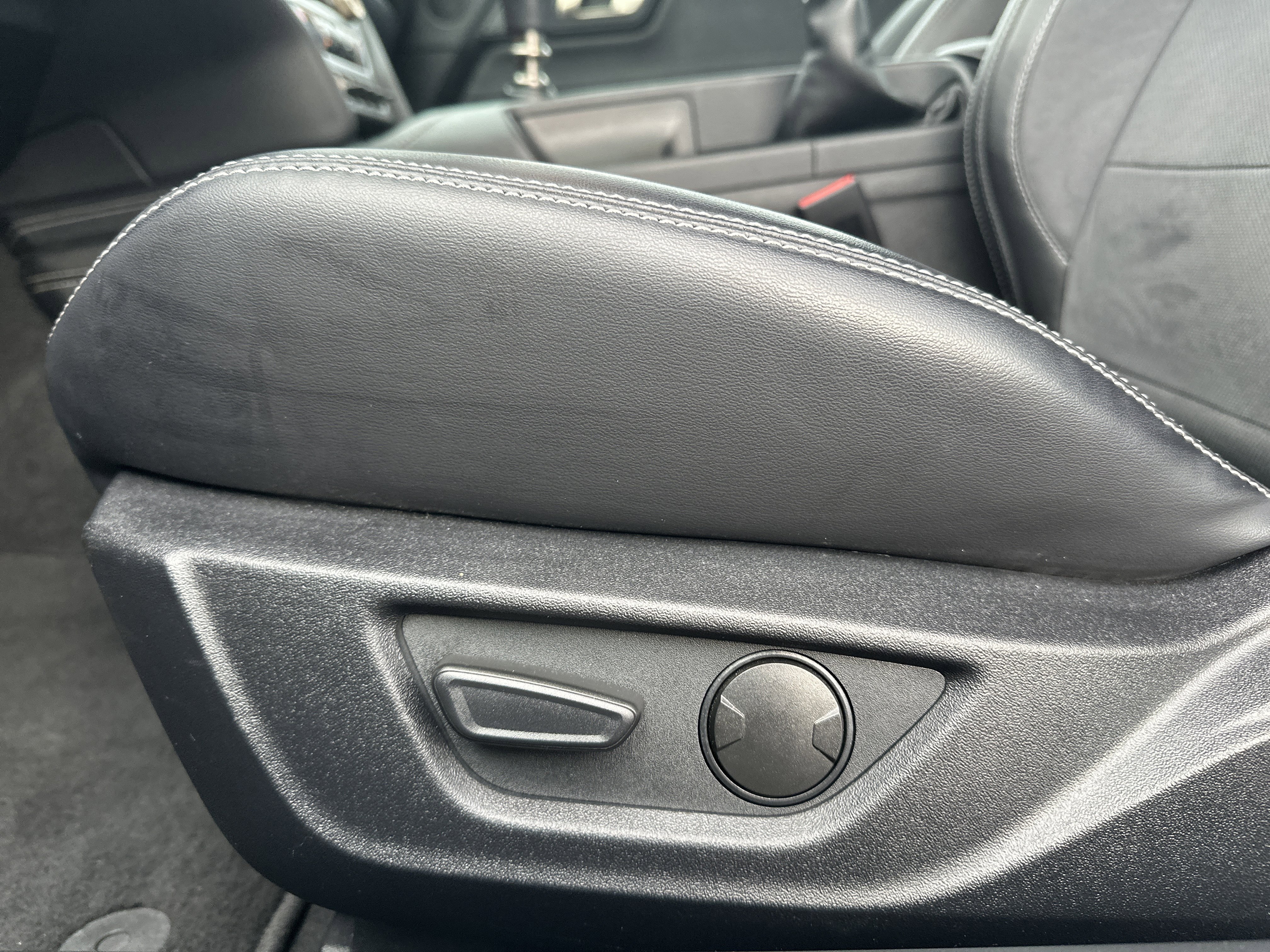 Used 2020 Ford Mustang Shelby GT350 w/ Technology Package image 28