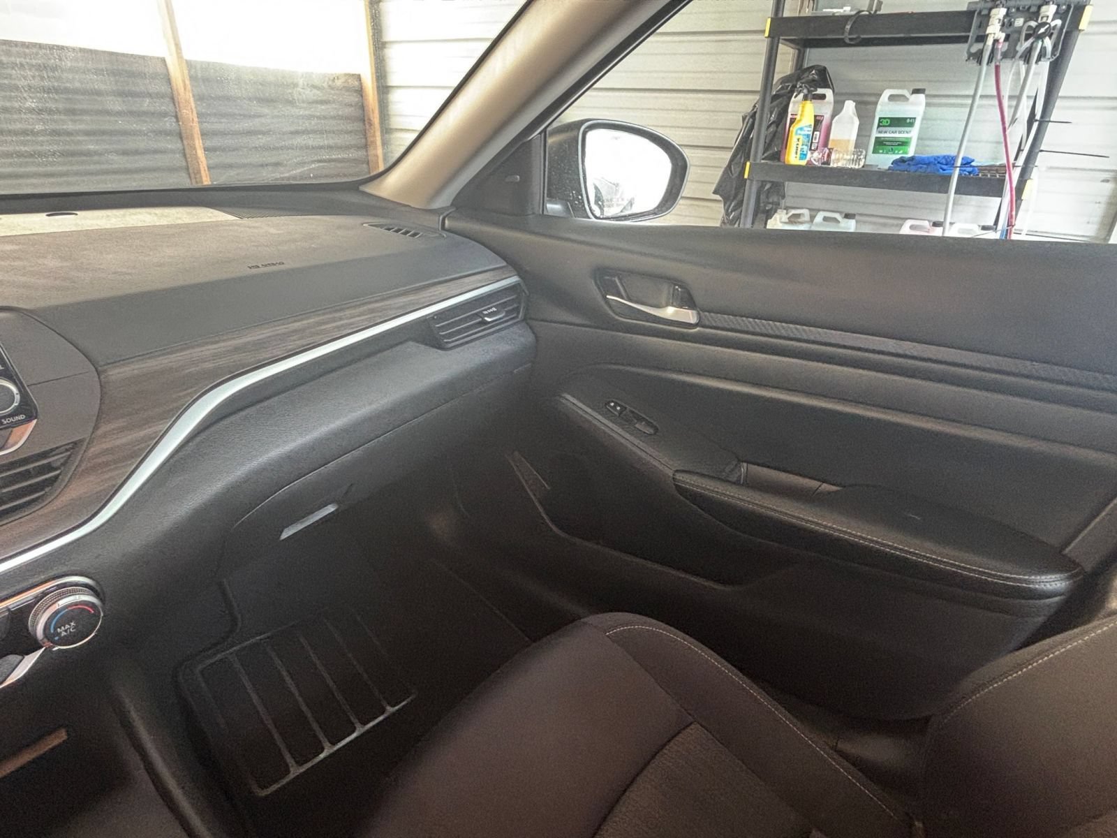 Used 2025 Nissan Altima 2.5 SV FWD image 33