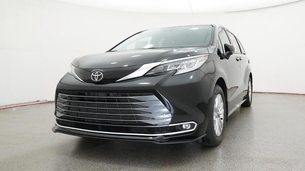 New 2026 Toyota Sienna Limited FWD image 32