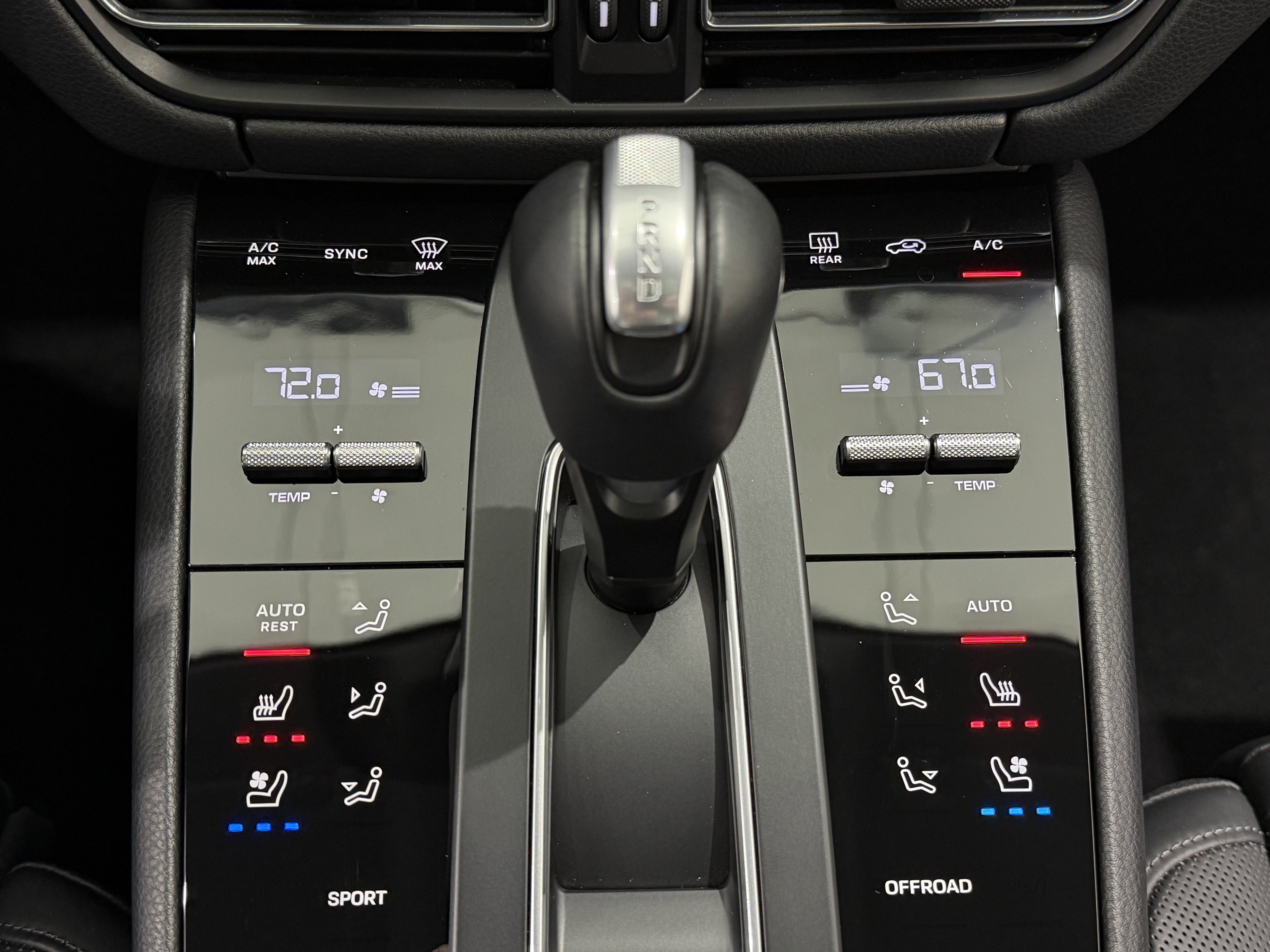 Certified 2025 Porsche Macan image 38