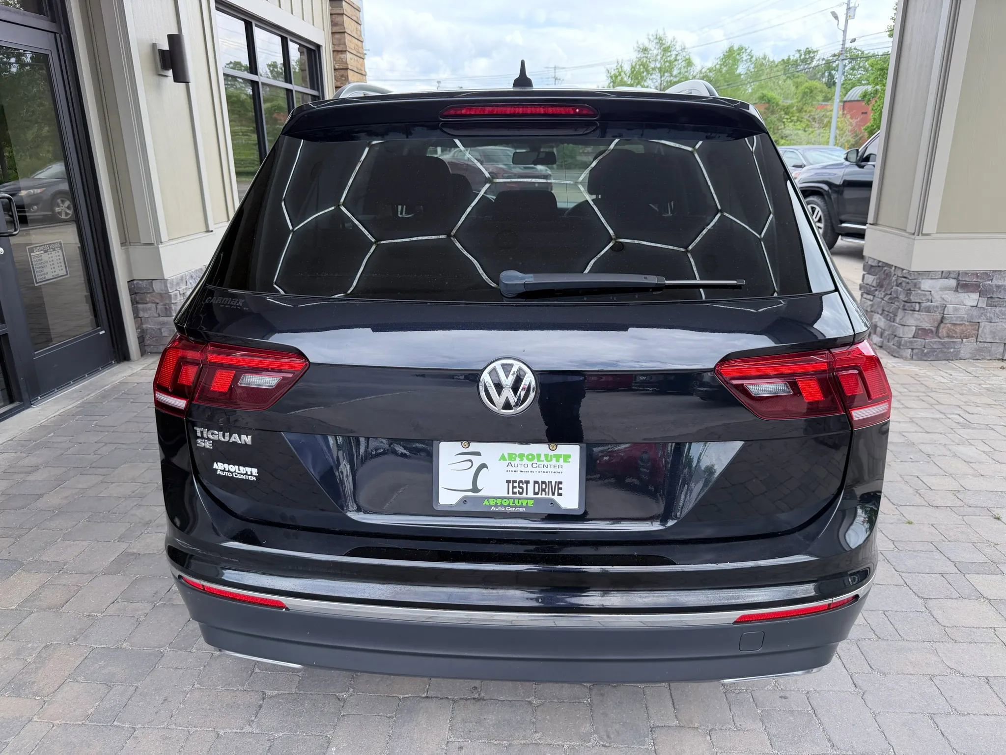 Used 2020 Volkswagen Tiguan SE w/ Panoramic Sunroof Package FWD image 67