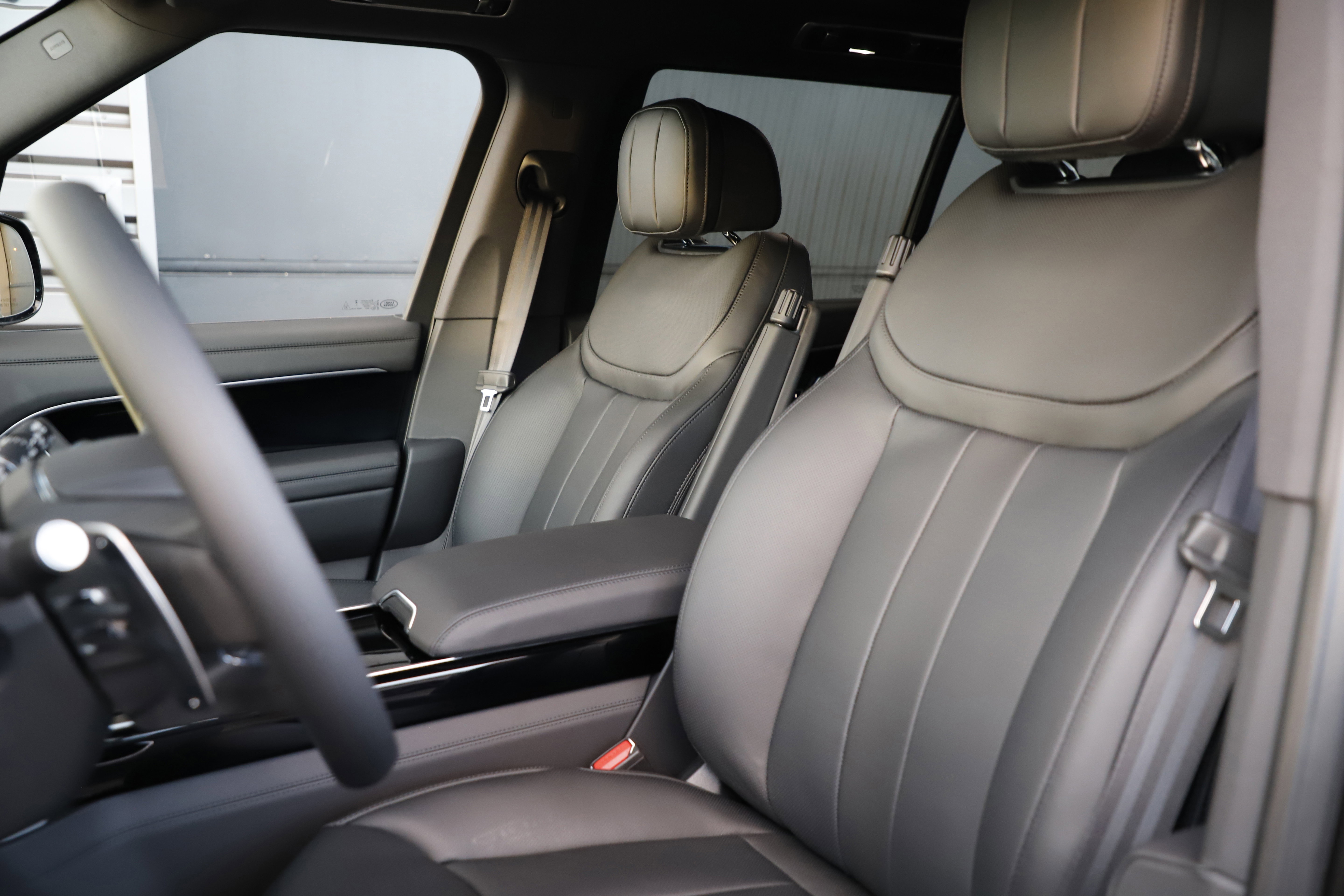 New 2026 Land Rover Range Rover Long Wheelbase SE image 19