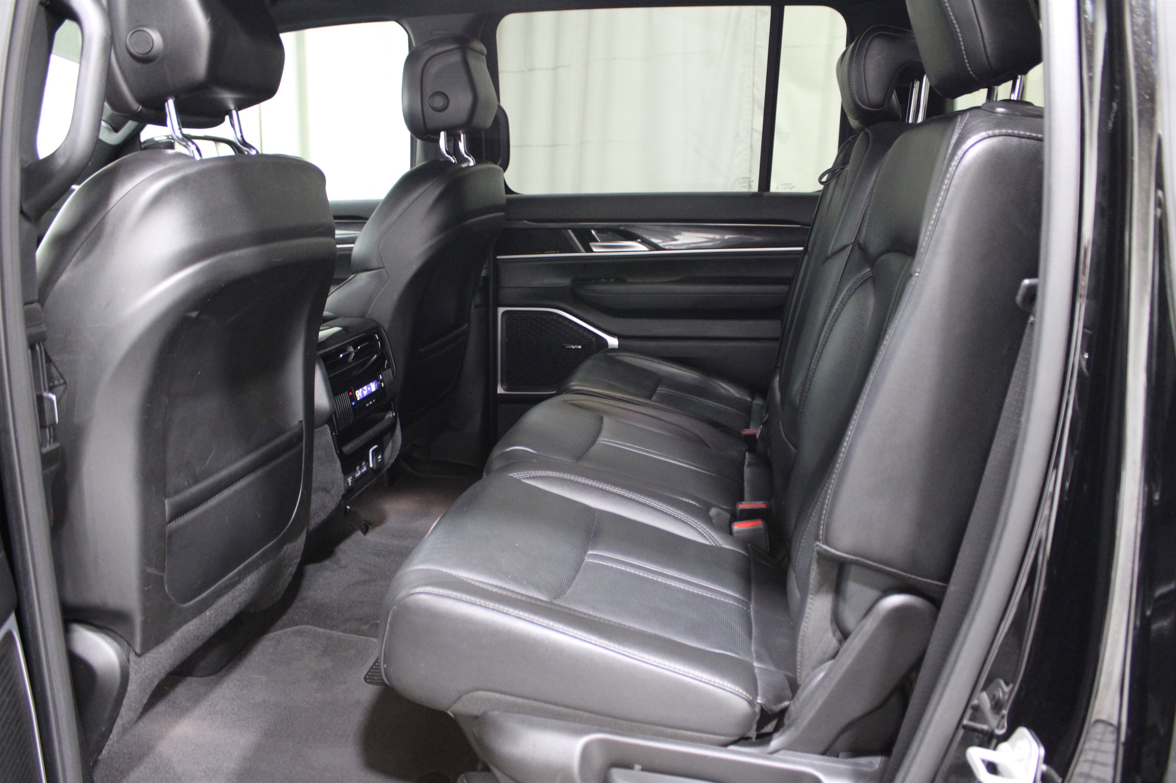 Used 2023 Jeep Wagoneer 4WD w/ Premium Group I image 26