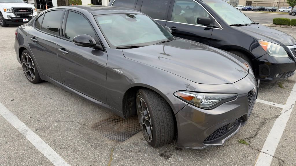 Used 2022 Alfa Romeo Giulia Veloce image 3