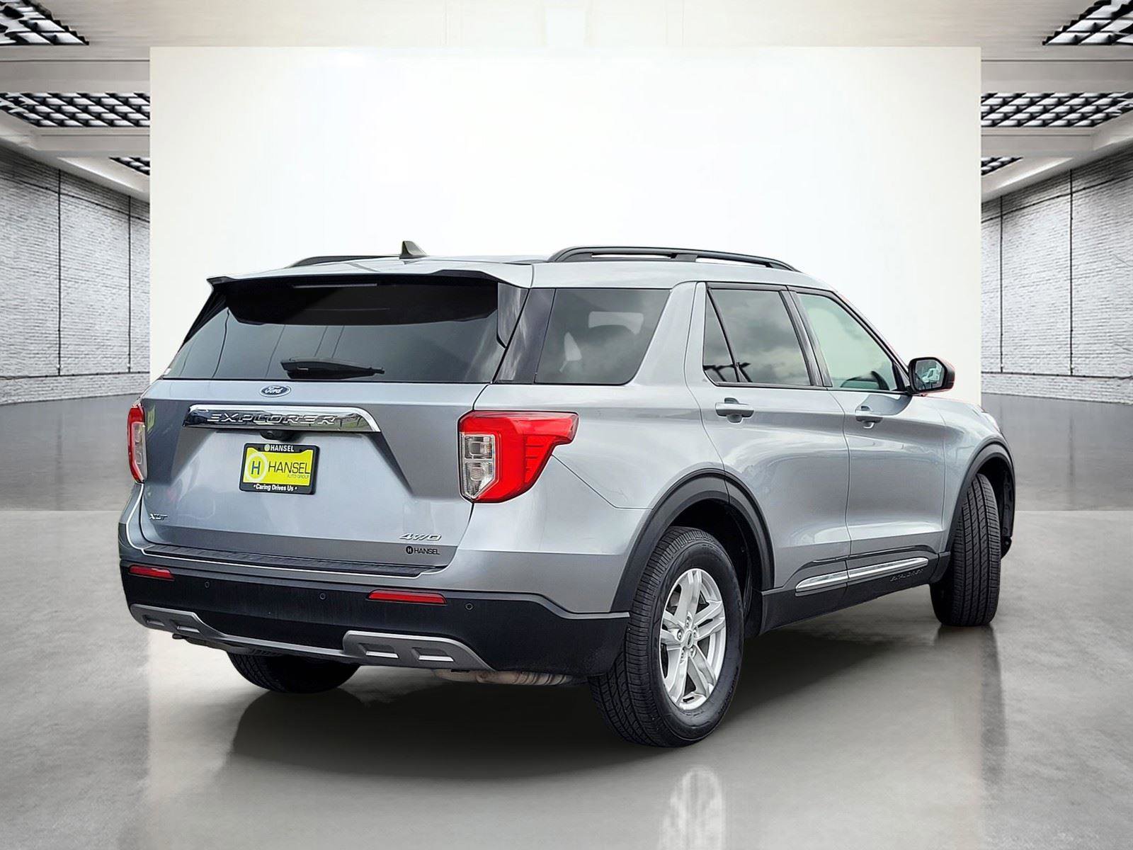 Used 2023 Ford Explorer XLT w/ Equipment Group 202A image 7