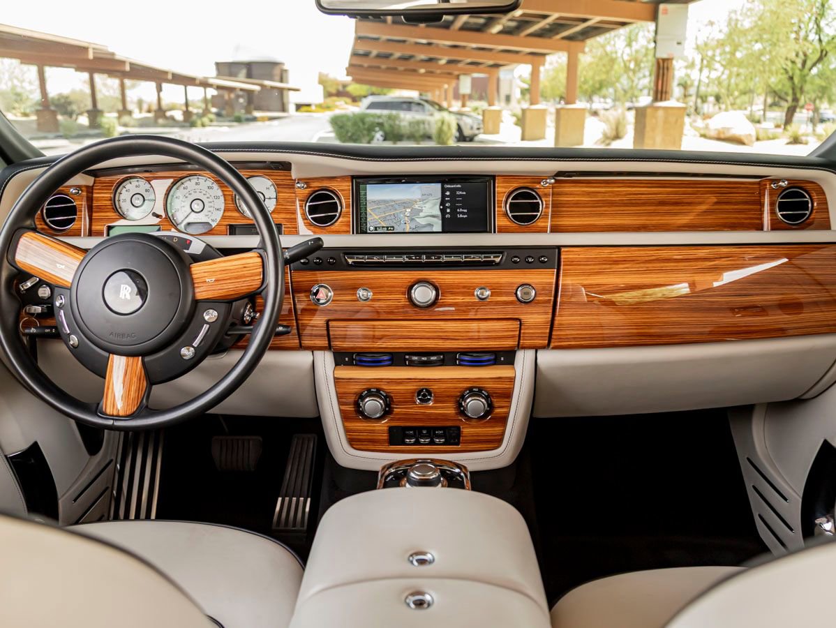 Used 2015 Rolls-Royce Phantom Drophead Coupe image 4