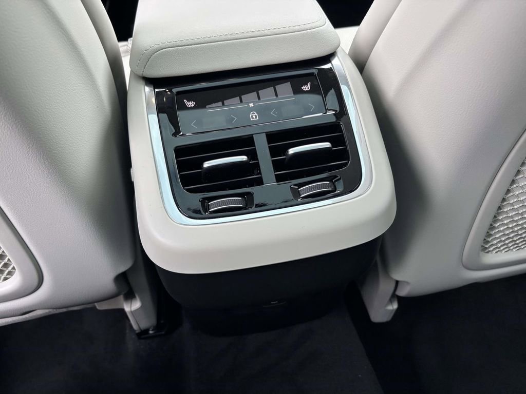 New 2026 Volvo XC60 B5 Ultra w/ Protection Package Premier image 31