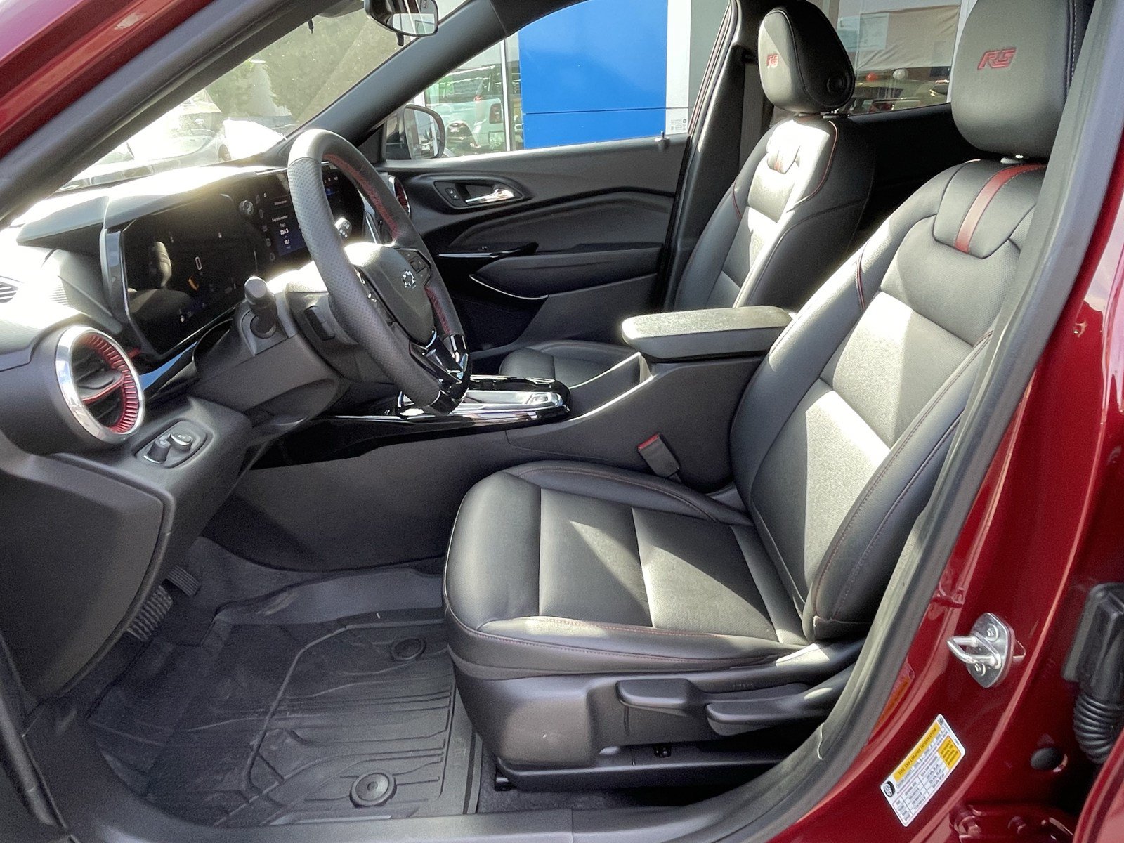 Used 2024 Chevrolet Trax RS w/ Sunroof Package FWD image 11