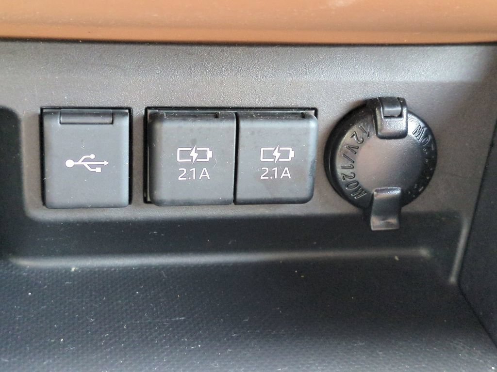 Used 2021 Toyota Highlander Platinum FWD image 27