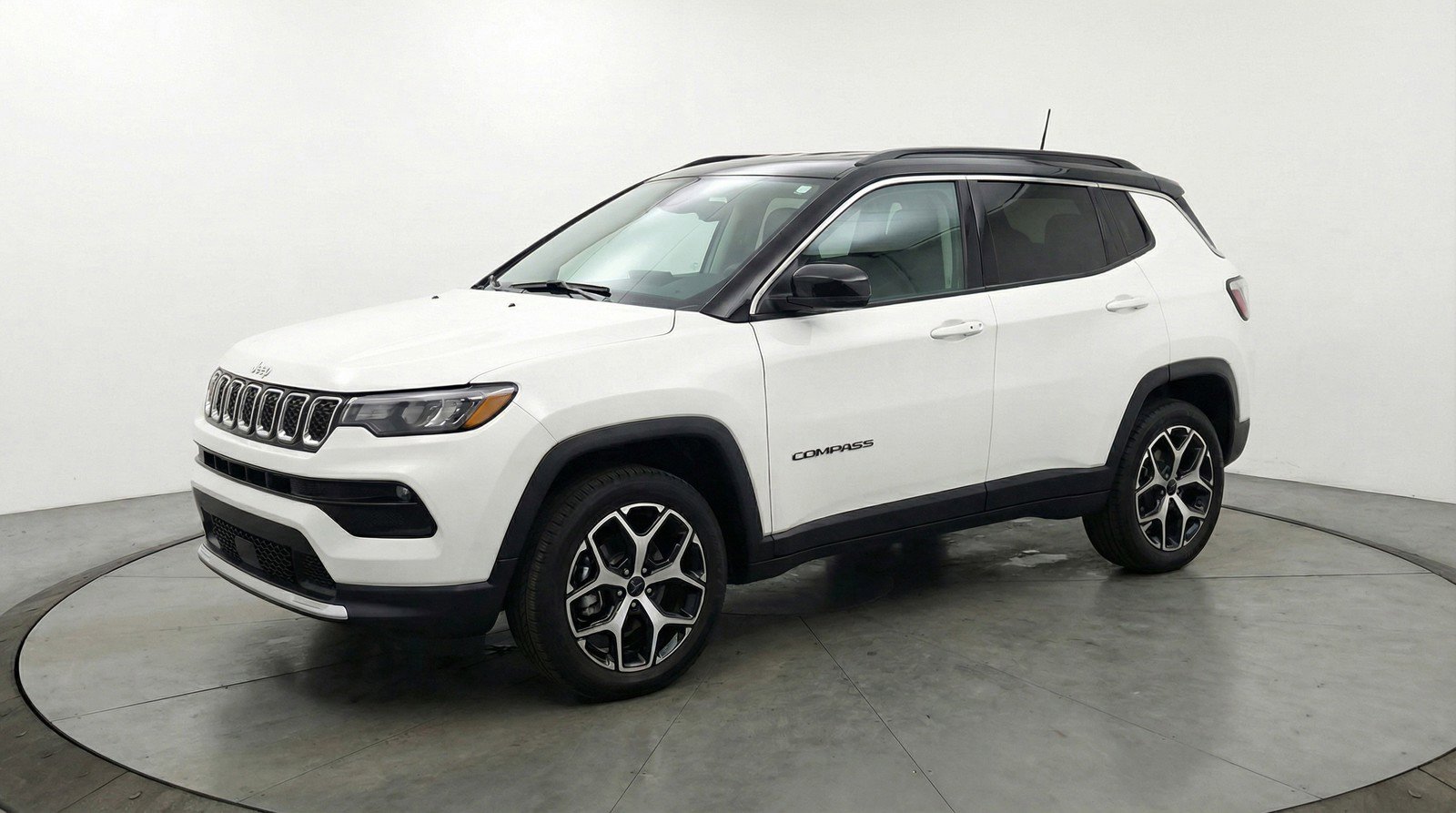 Used 2025 Jeep Compass Limited image 3