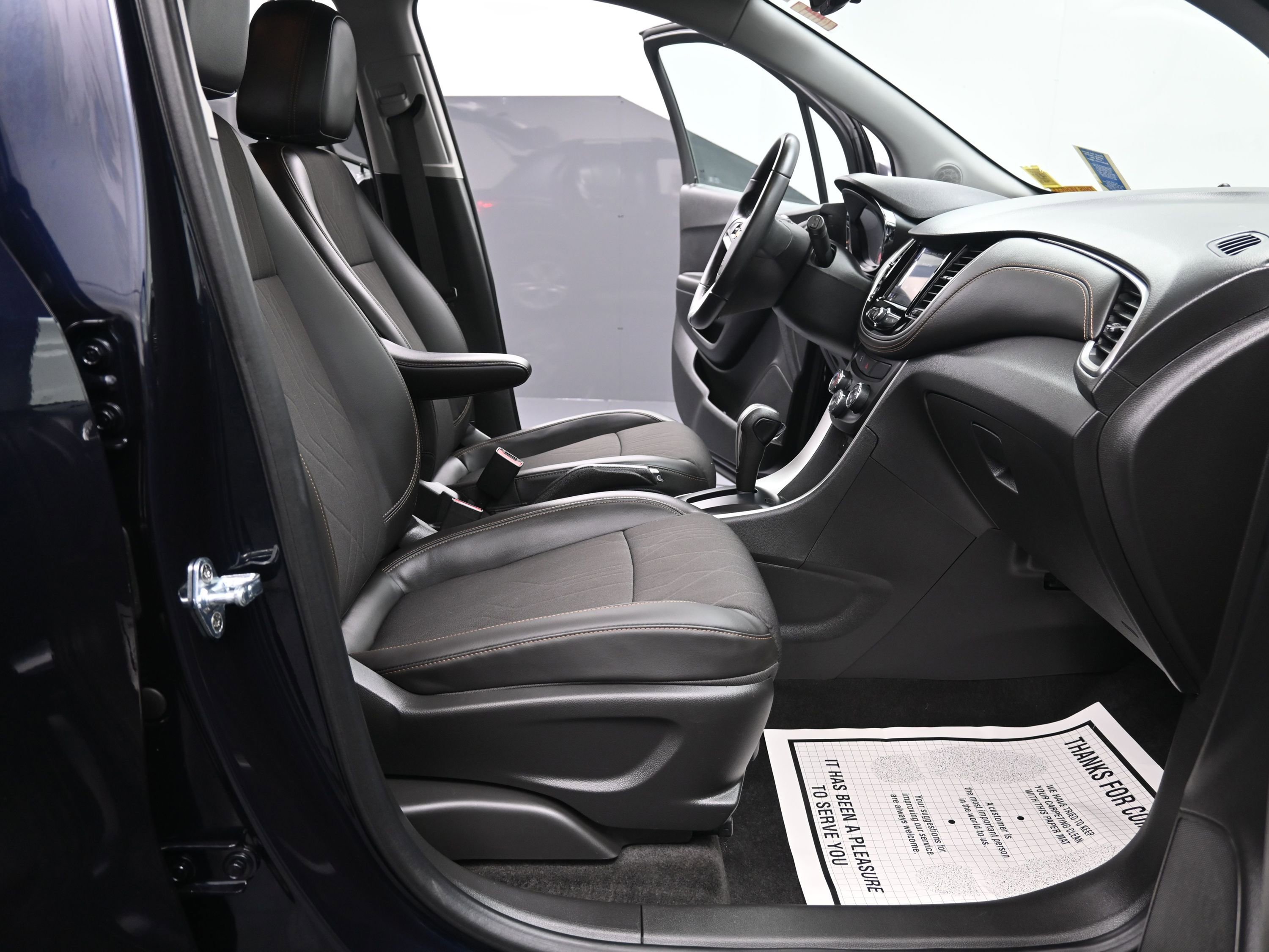 Used 2022 Chevrolet Trax LT w/ LT Convenience Package image 30