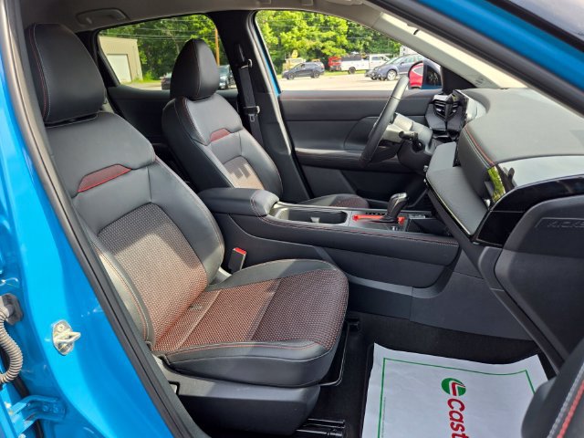 Used 2025 Nissan Kicks SR AWD/4WD image 21