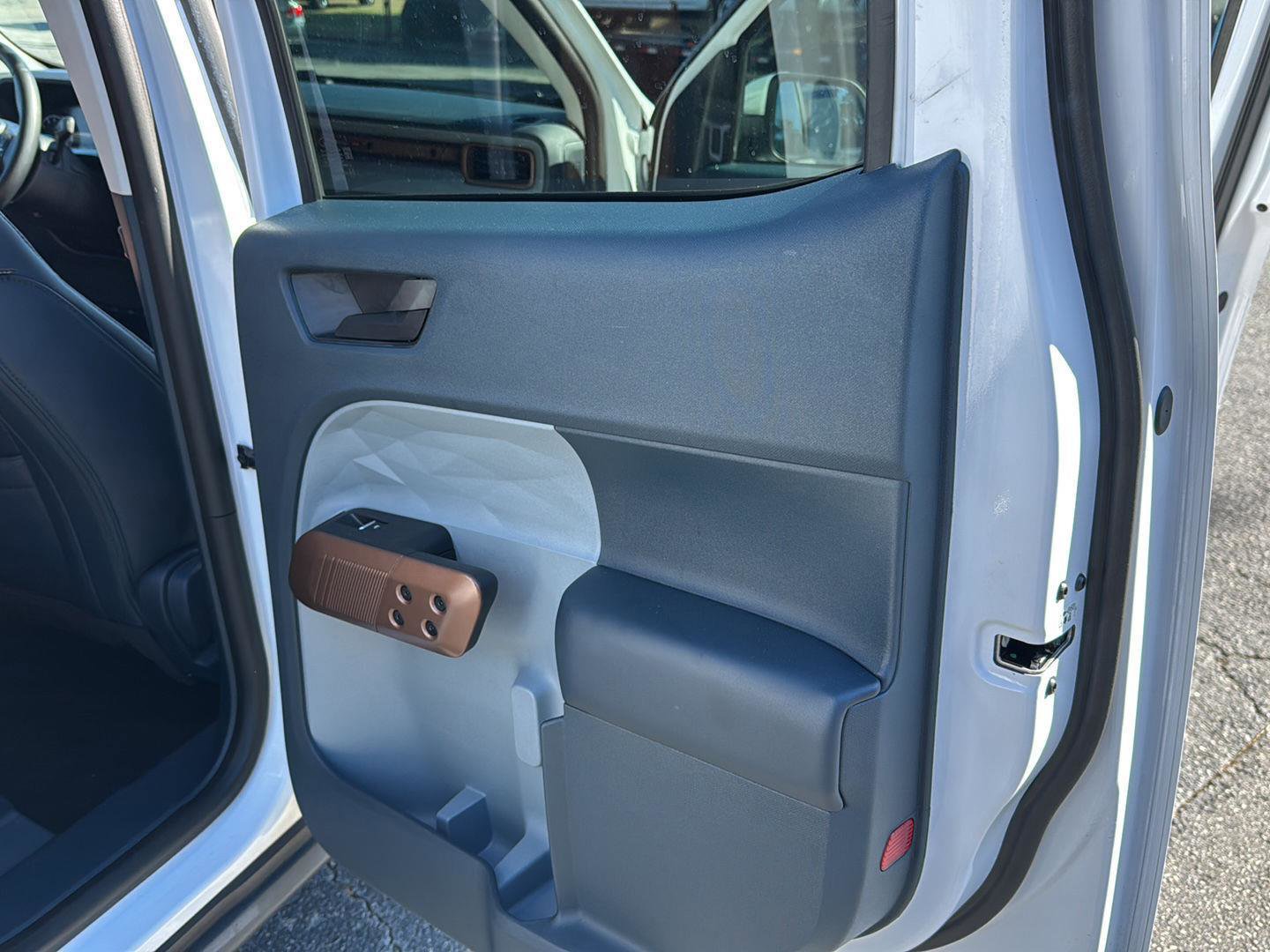 Used 2023 Ford Maverick Lariat w/ Equipment Group 500A Standard image 13