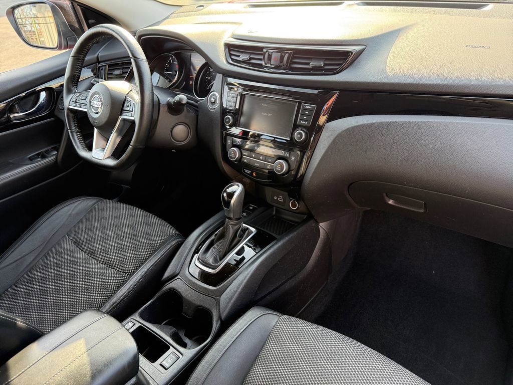 Used 2022 Nissan Rogue Sport SV w/ Technology Package image 17
