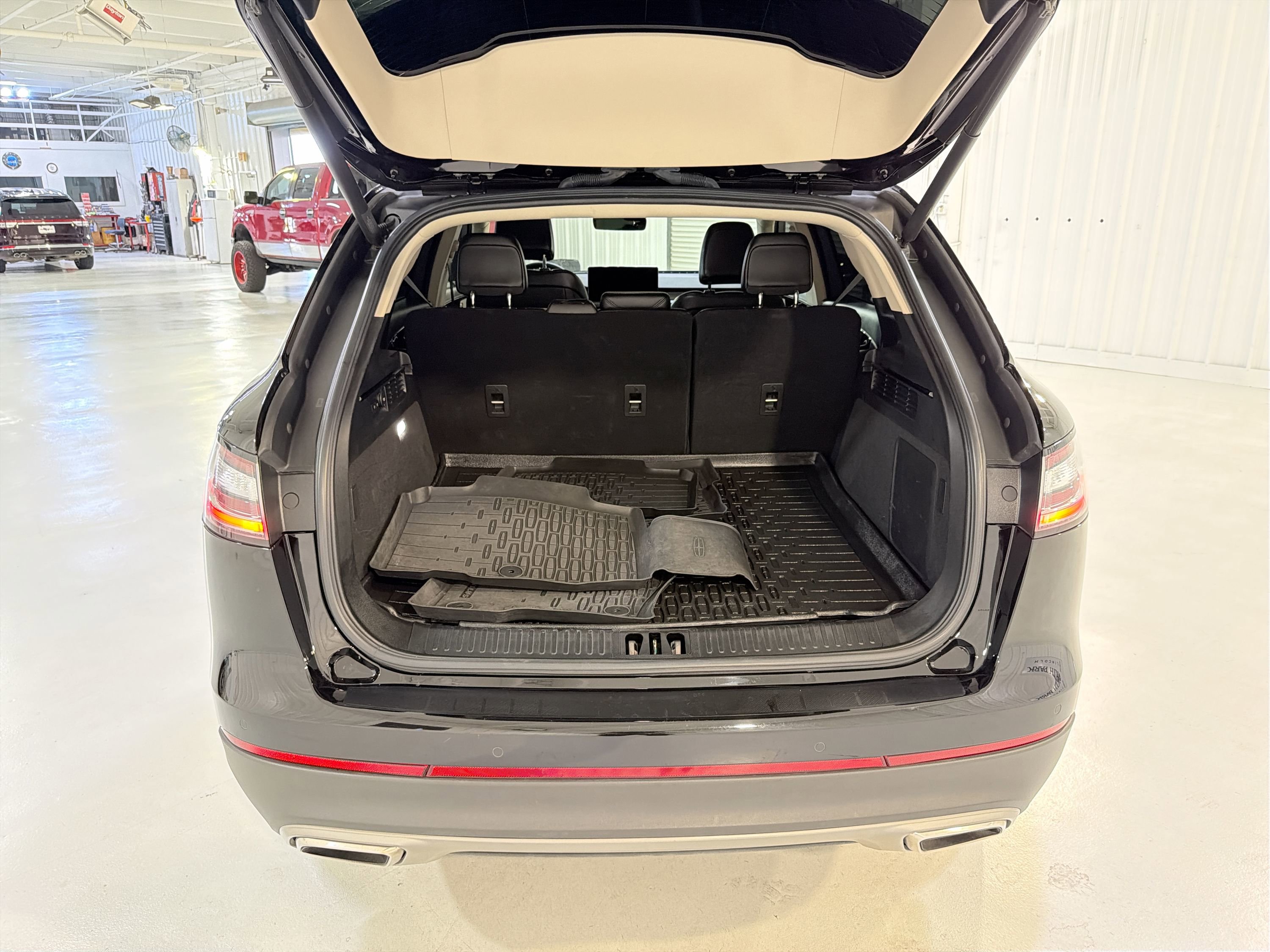 Used 2023 Lincoln Nautilus FWD w/ Premium Package image 27