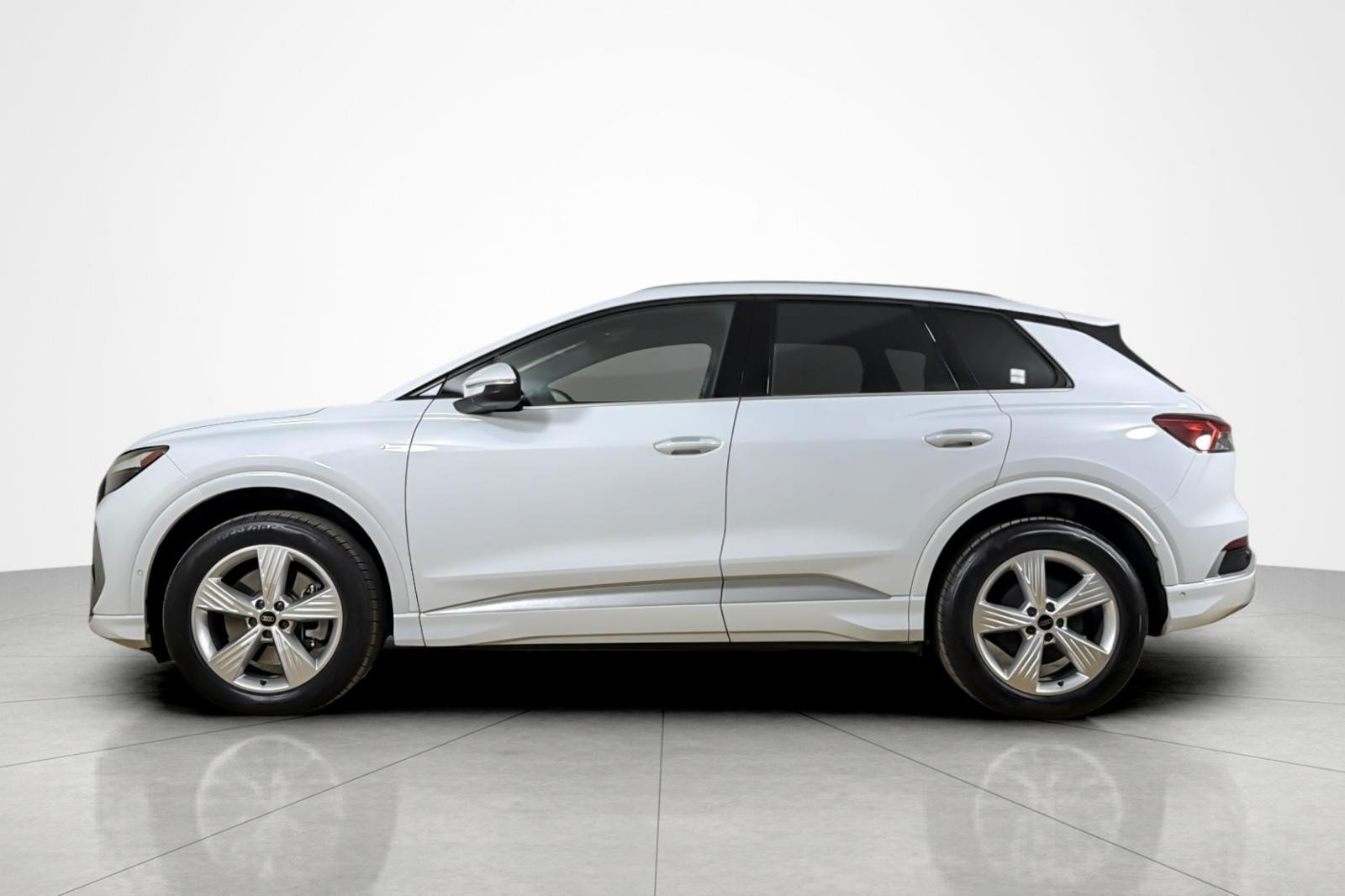 Certified 2023 Audi Q4 e-tron Premium Plus w/ Premium Plus AWD/4WD image 2