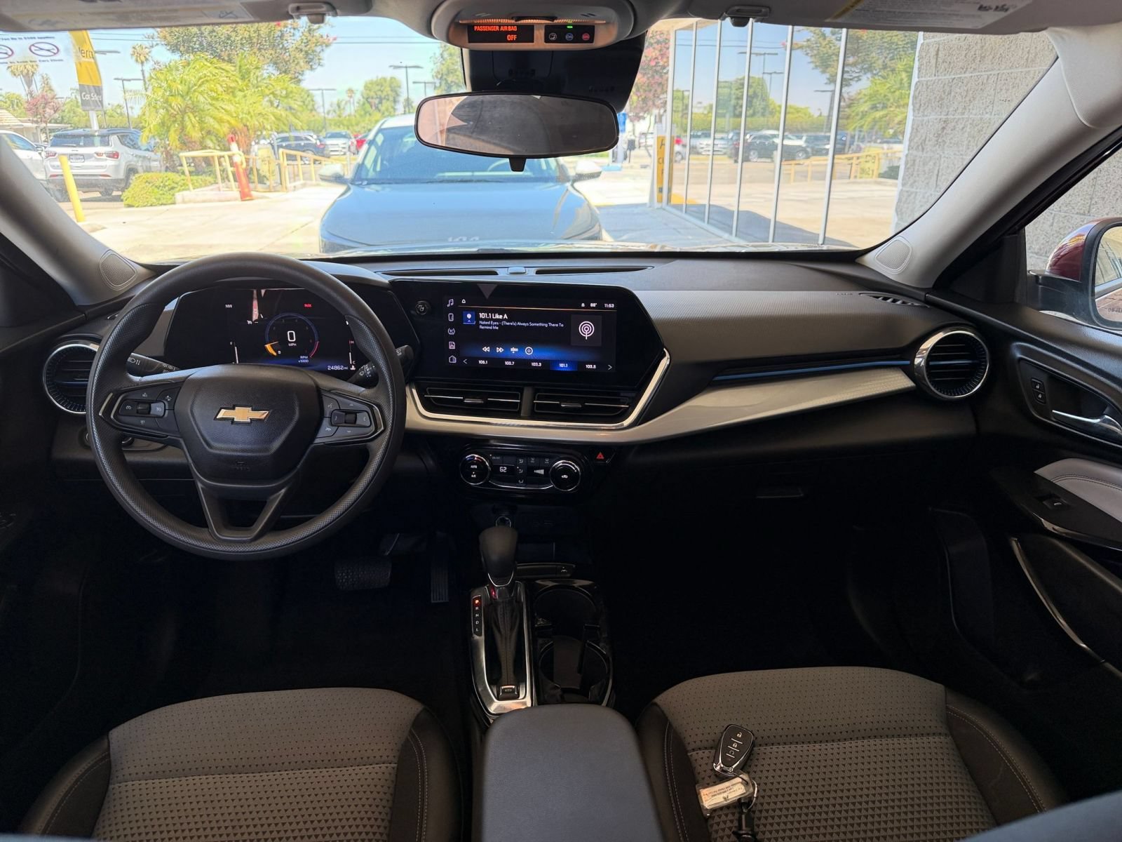 Used 2025 Chevrolet Trax LT FWD image 32
