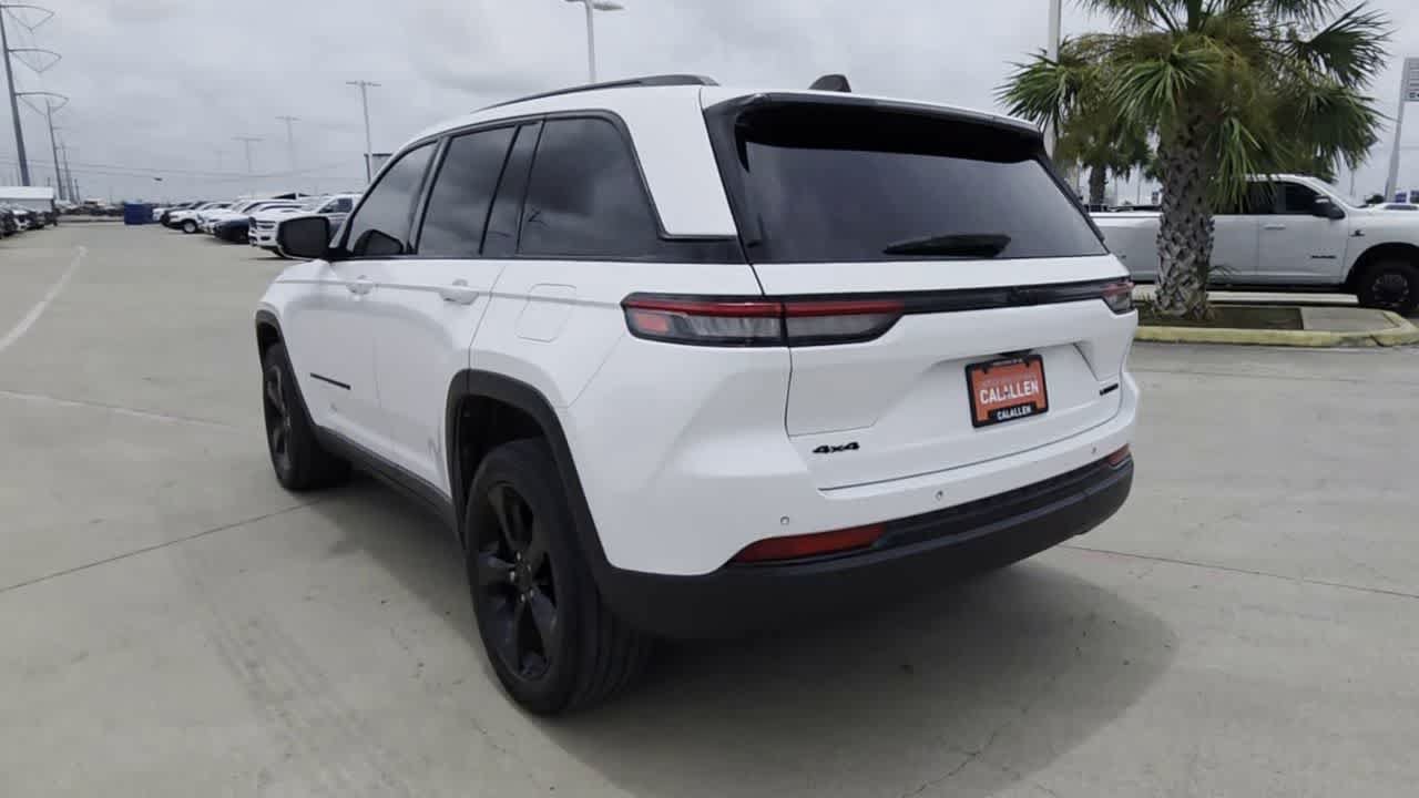 Used 2023 Jeep Grand Cherokee Limited w/ Black Appearance Package AWD/4WD image 6