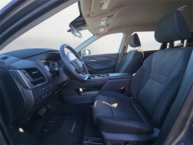 Used 2025 Nissan Rogue SV image 9