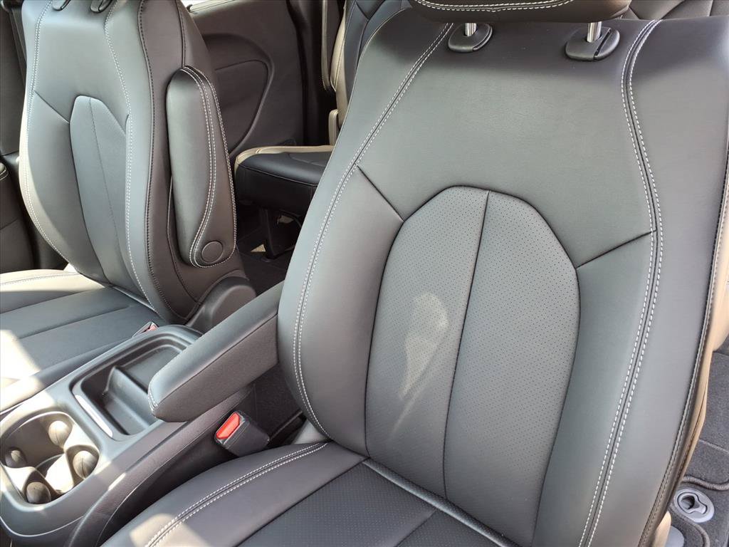 New 2027 Chrysler Pacifica Select FWD image 17
